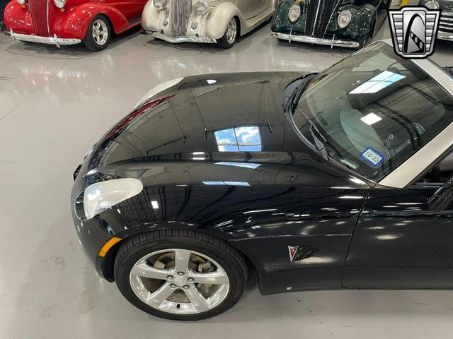 Photo of 2007 Black Pontiac Solstice