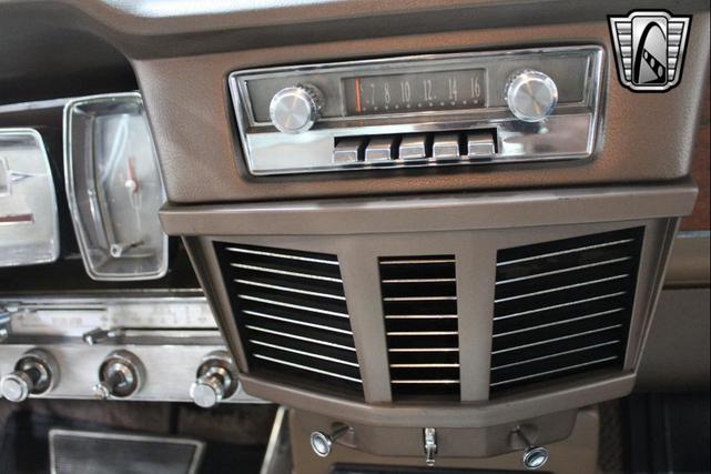 Photo of 1963 Yellow Lincoln Continental