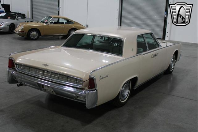 Photo of 1963 Yellow Lincoln Continental