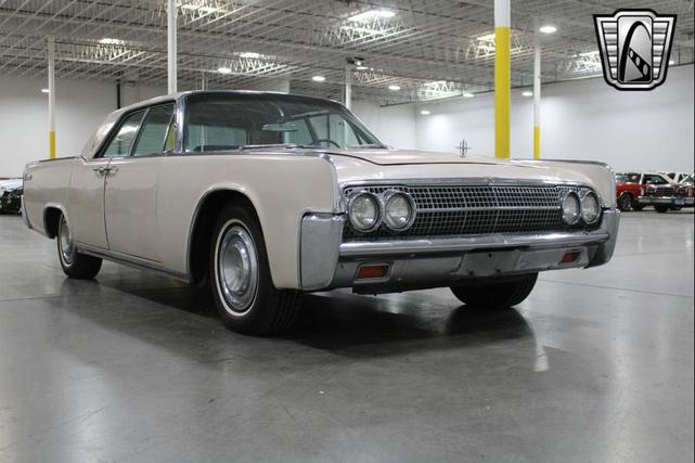 Photo of 1963 Yellow Lincoln Continental