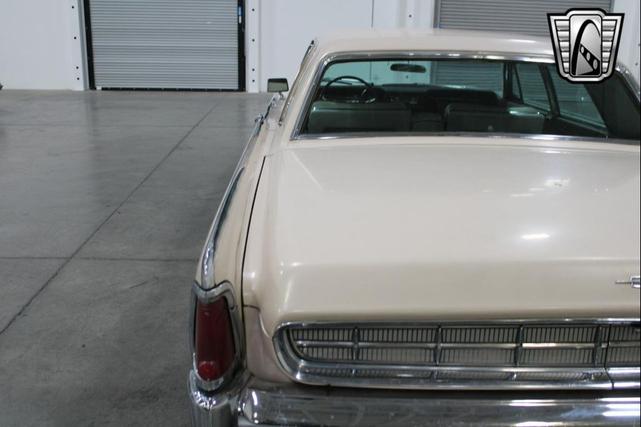 Photo of 1963 Yellow Lincoln Continental
