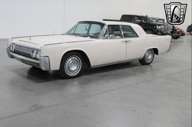 Photo of 1963 Yellow Lincoln Continental