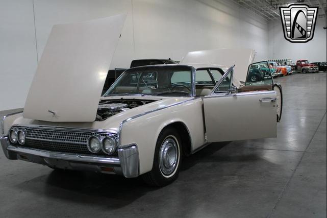 Photo of 1963 Yellow Lincoln Continental