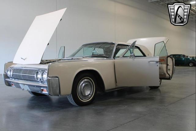 Photo of 1963 Yellow Lincoln Continental