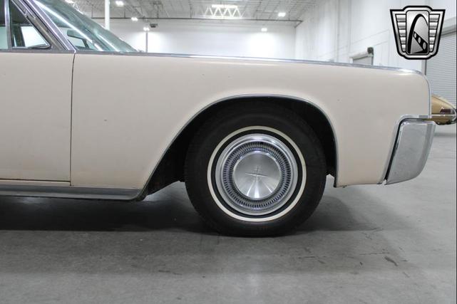 Photo of 1963 Yellow Lincoln Continental