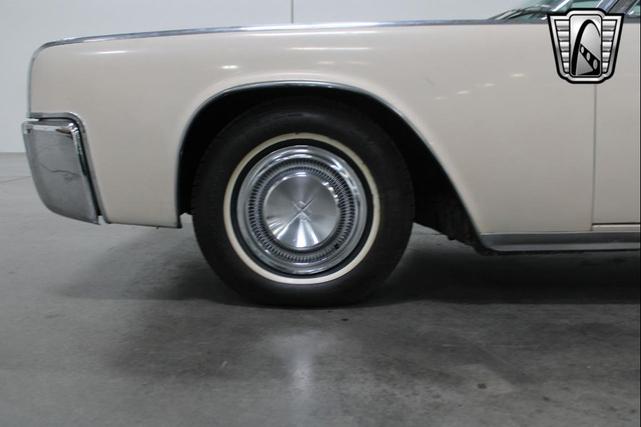 Photo of 1963 Yellow Lincoln Continental