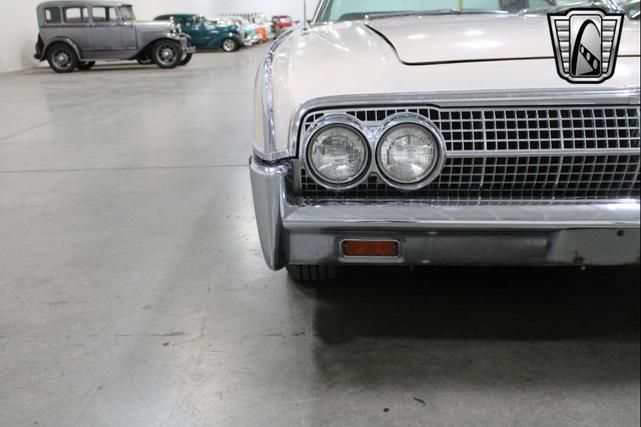 Photo of 1963 Yellow Lincoln Continental