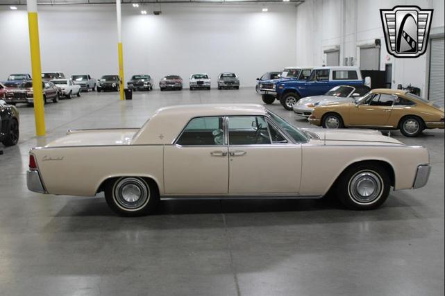 Photo of 1963 Yellow Lincoln Continental