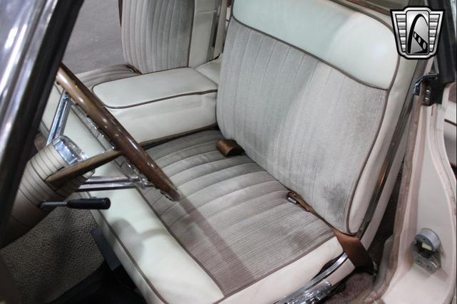 Photo of 1963 Yellow Lincoln Continental