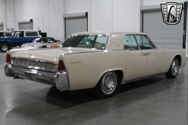 Photo of 1963 Yellow Lincoln Continental
