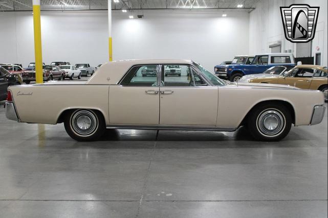 Photo of 1963 Yellow Lincoln Continental