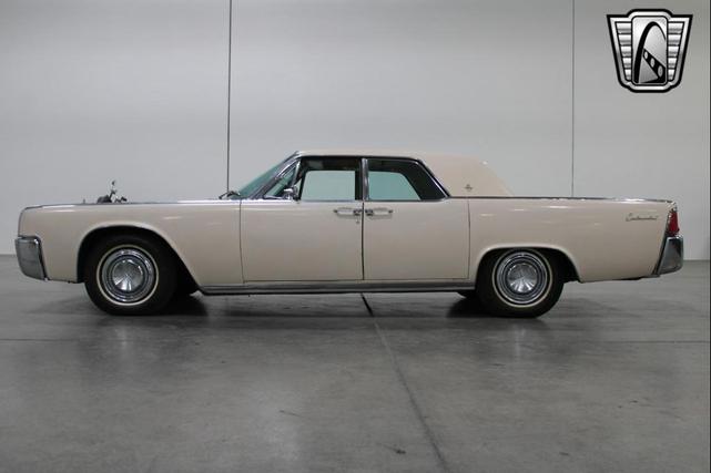Photo of 1963 Yellow Lincoln Continental