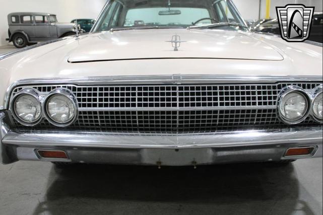 Photo of 1963 Yellow Lincoln Continental