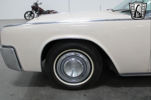 Photo of 1963 Yellow Lincoln Continental