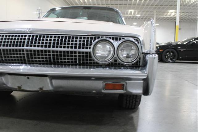Photo of 1963 Yellow Lincoln Continental
