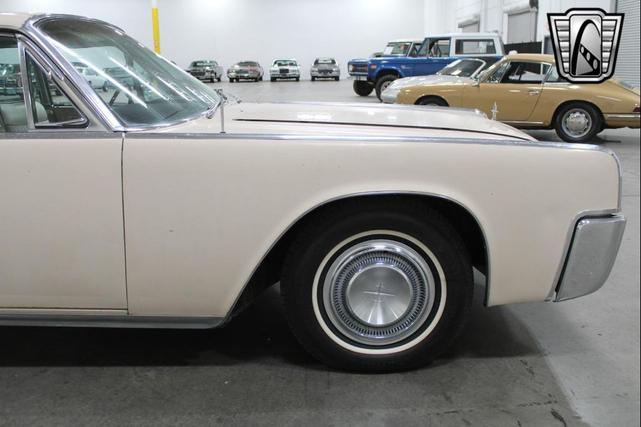 Photo of 1963 Yellow Lincoln Continental