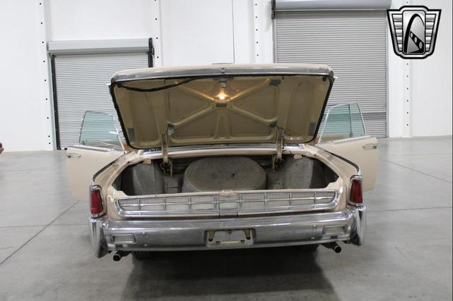 Photo of 1963 Yellow Lincoln Continental