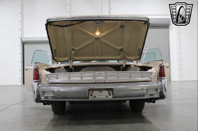Photo of 1963 Yellow Lincoln Continental