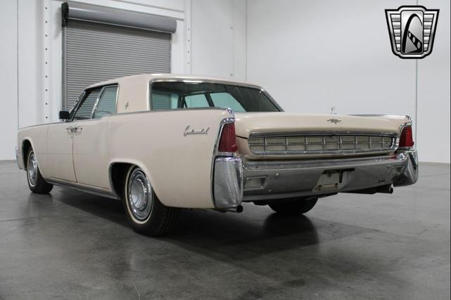 Photo of 1963 Yellow Lincoln Continental