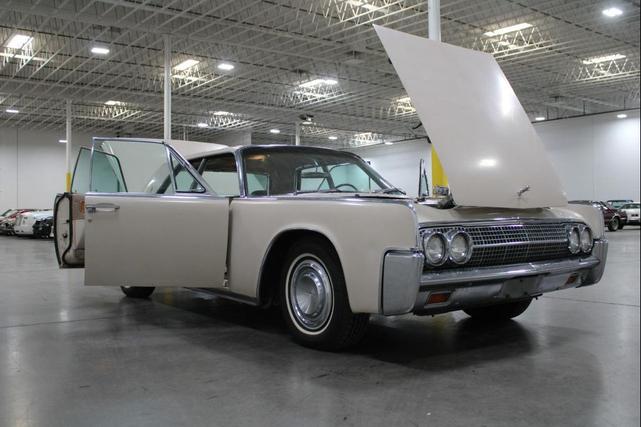 Photo of 1963 Yellow Lincoln Continental