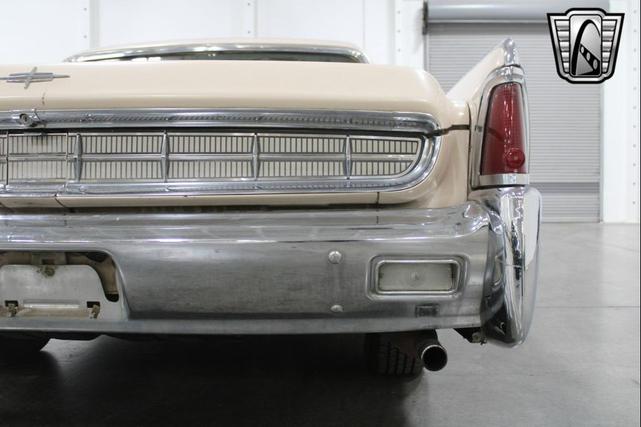 Photo of 1963 Yellow Lincoln Continental