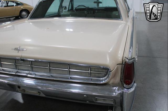 Photo of 1963 Yellow Lincoln Continental