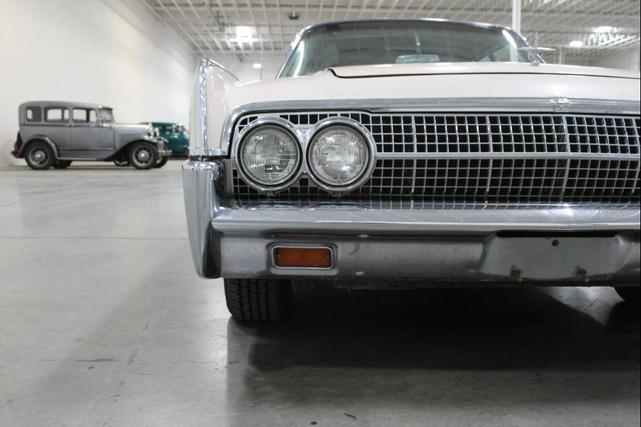 Photo of 1963 Yellow Lincoln Continental