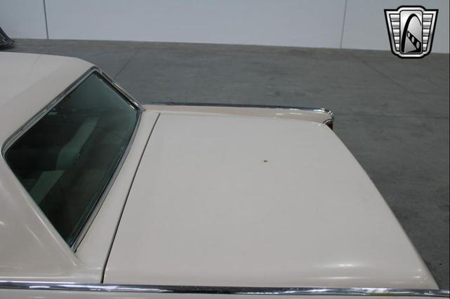 Photo of 1963 Yellow Lincoln Continental