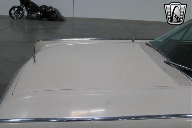 Photo of 1963 Yellow Lincoln Continental