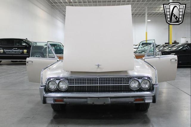 Photo of 1963 Yellow Lincoln Continental