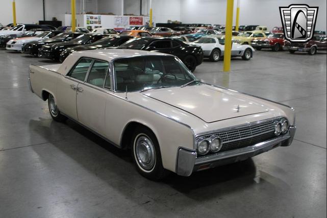 Photo of 1963 Yellow Lincoln Continental