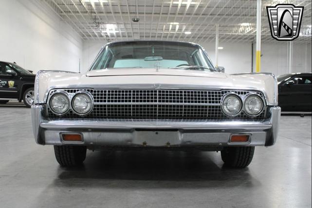 Photo of 1963 Yellow Lincoln Continental
