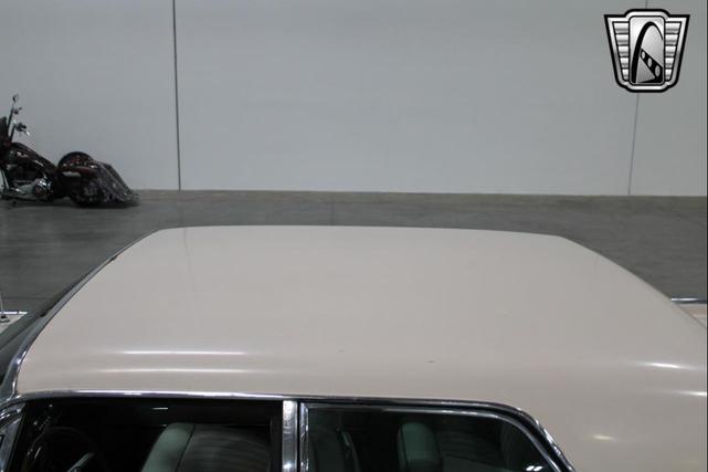 Photo of 1963 Yellow Lincoln Continental