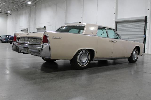 Photo of 1963 Yellow Lincoln Continental