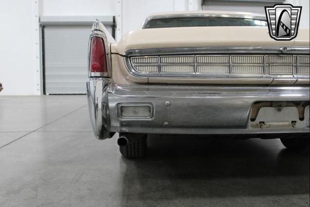 Photo of 1963 Yellow Lincoln Continental