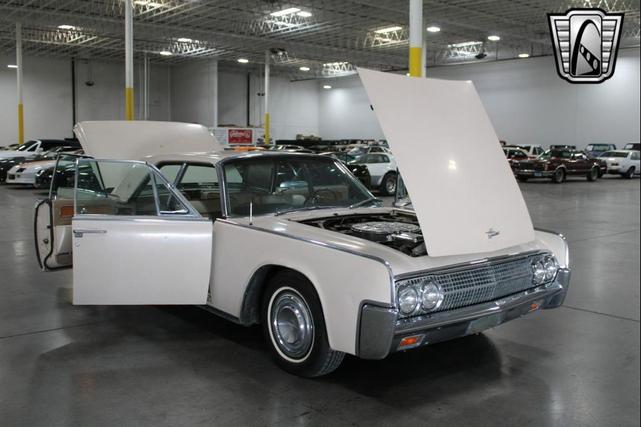 Photo of 1963 Yellow Lincoln Continental