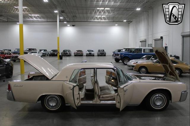 Photo of 1963 Yellow Lincoln Continental