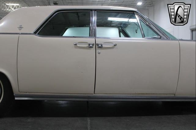 Photo of 1963 Yellow Lincoln Continental
