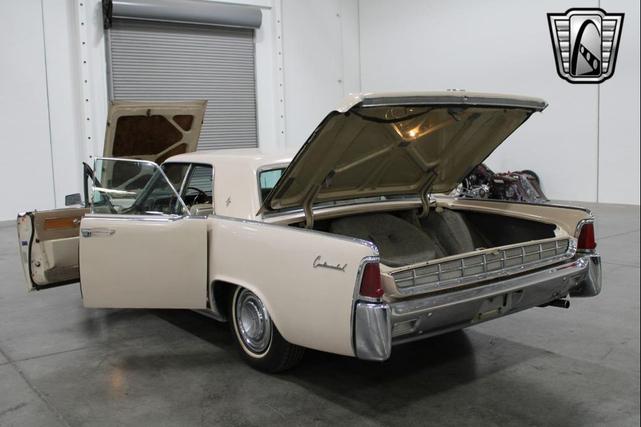 Photo of 1963 Yellow Lincoln Continental