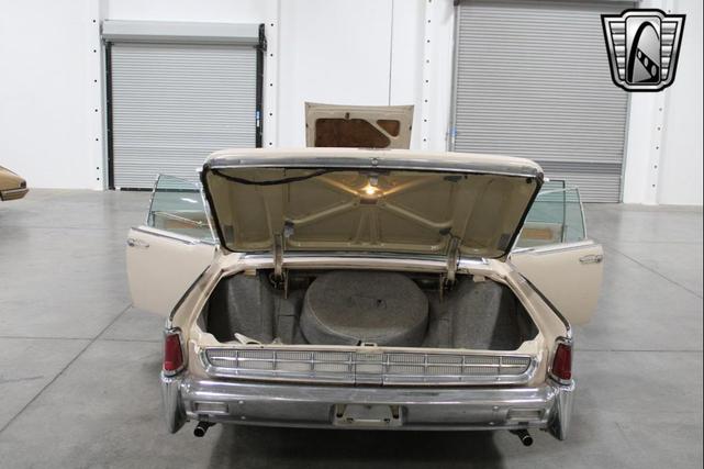 Photo of 1963 Yellow Lincoln Continental