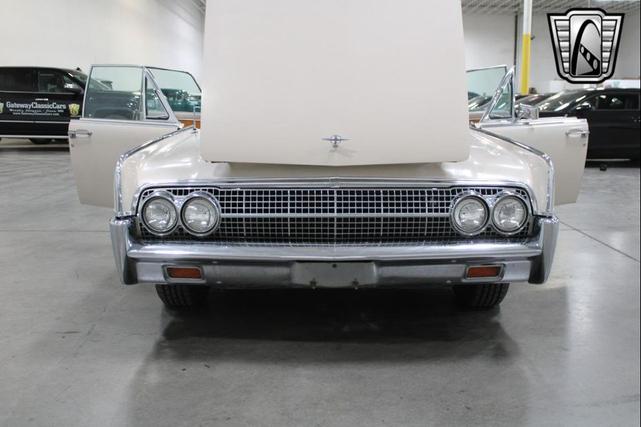 Photo of 1963 Yellow Lincoln Continental