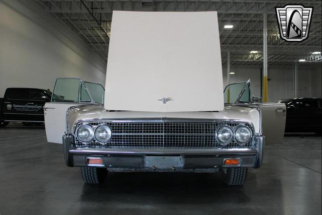Photo of 1963 Yellow Lincoln Continental