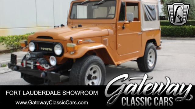 Photo of 1974 Orange Toyota Land Cruiser