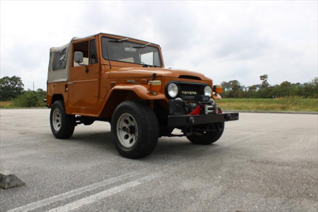 Photo of 1974 Orange Toyota Land Cruiser