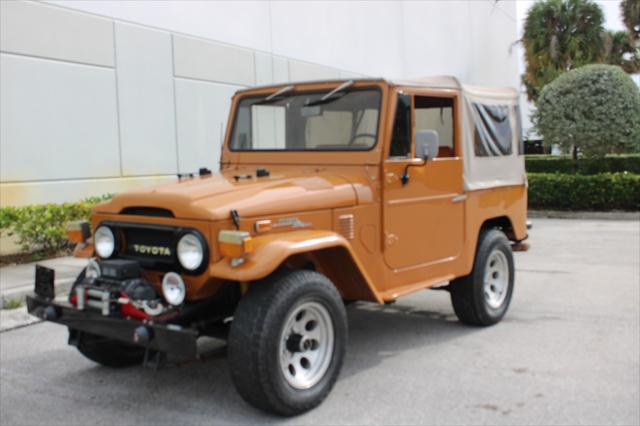 Photo of 1974 Orange Toyota Land Cruiser