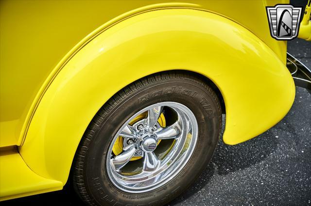 Photo of 1938 Yellow Chevrolet Master