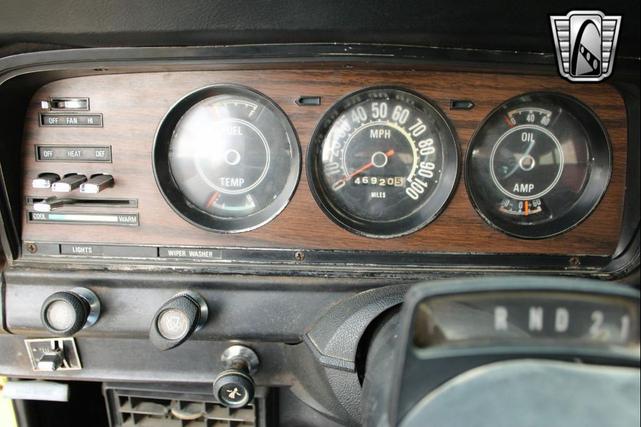 Photo of 1976 Yellow Jeep Wagoneer