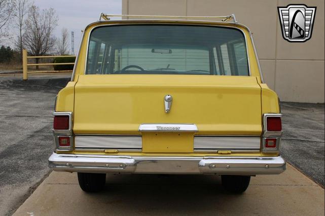 Photo of 1976 Yellow Jeep Wagoneer