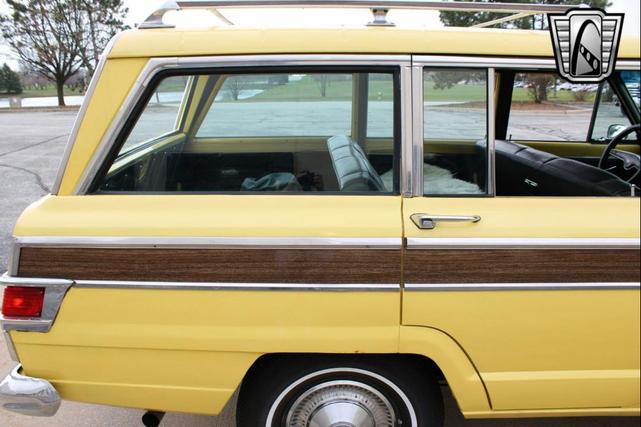 Photo of 1976 Yellow Jeep Wagoneer