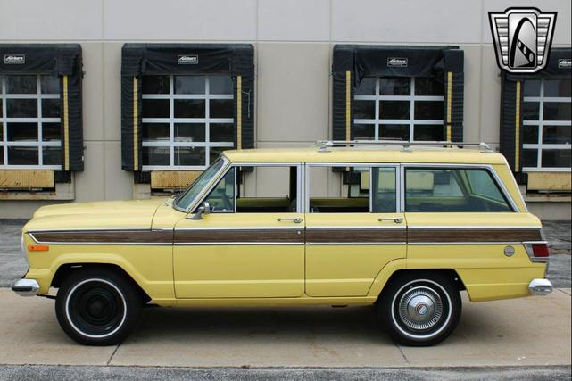 Photo of 1976 Yellow Jeep Wagoneer